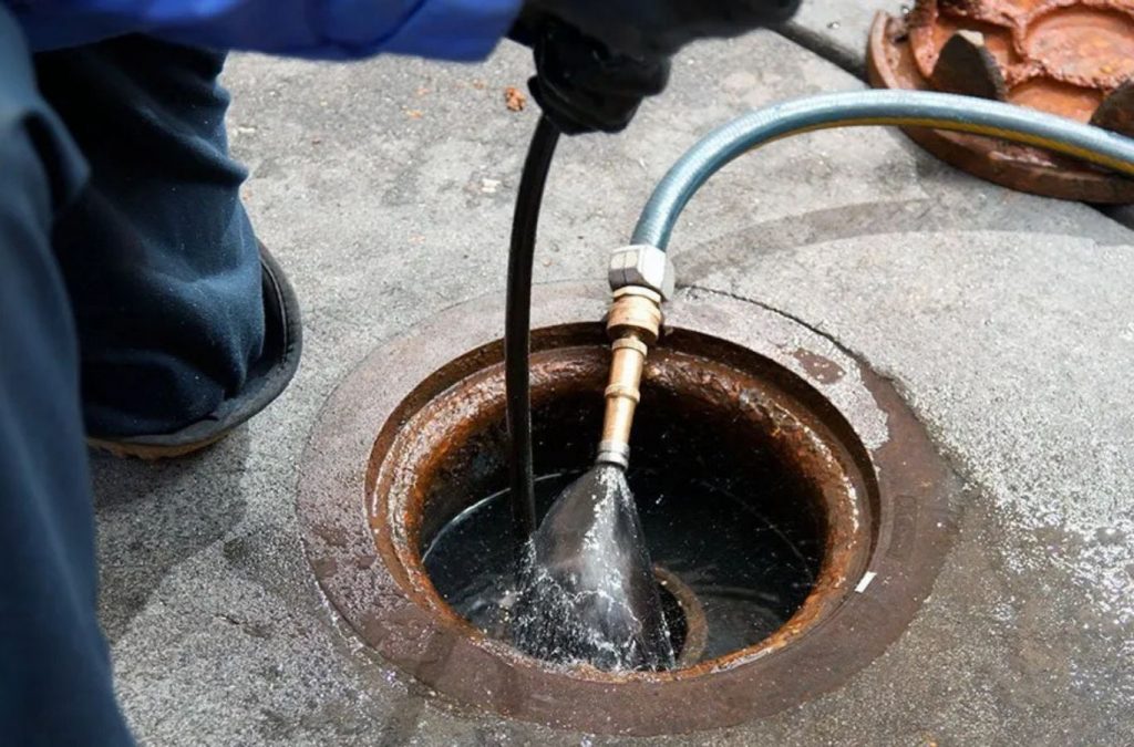 A Professional Jetting team member demonstrating the effectiveness of hydro jetting services in Williamson County, TN, for clean and reliable plumbing.